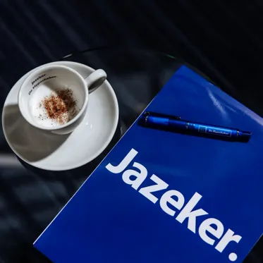 J8a2562 Social Media