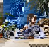 J8A0215 Social Media