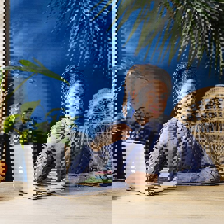 J8A0215 Social Media