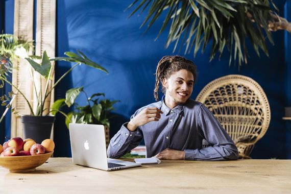 J8A0215 Social Media