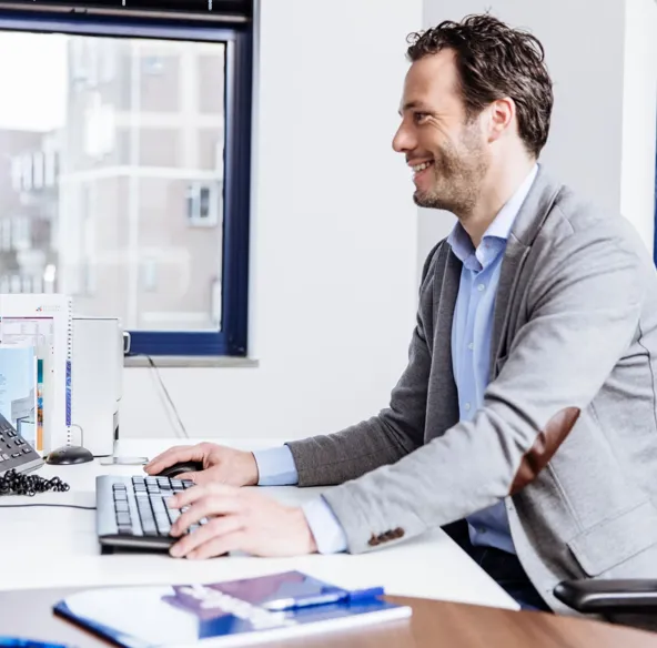 J8a2228 Social Media