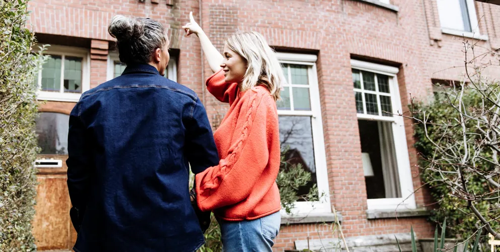 J8a1106 Social Media