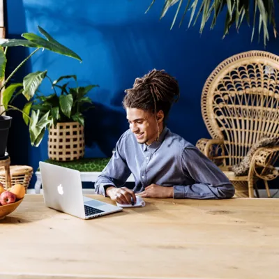 J8a0196 Social Media