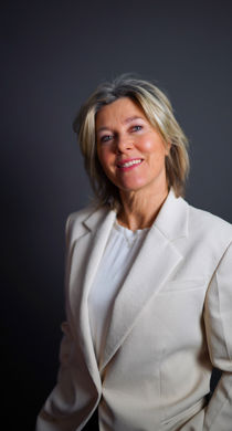 Loes, secretary at De Hypotheker Middelharnis