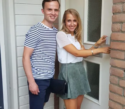 Starters Eva & Mike met hun pas gekochte woning