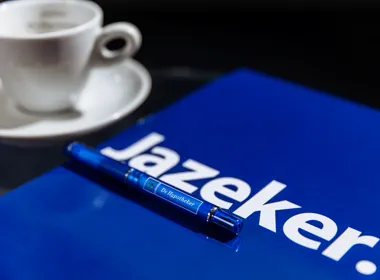 J8a2577 Social Media