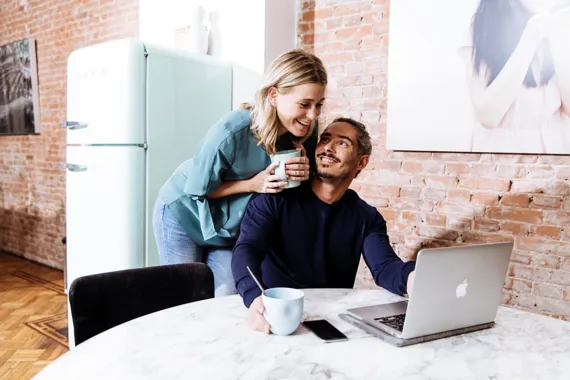 J8a1572 Social Media