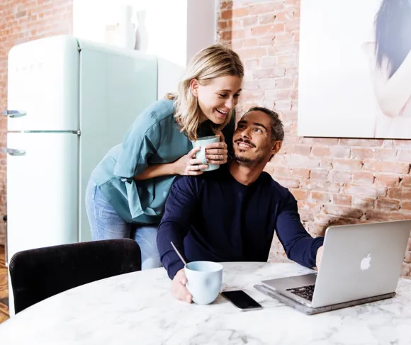 J8a1572 Social Media