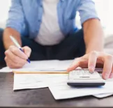 Man Met Rekenmachine