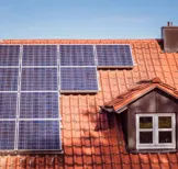 Dak met zonnepanelen