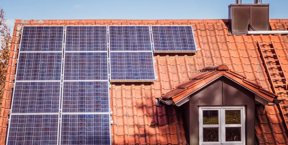 Dak met zonnepanelen