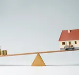 Wip-wap met geld en huis