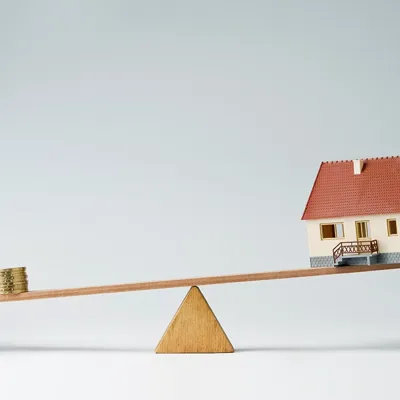 Wip-wap met geld en huis