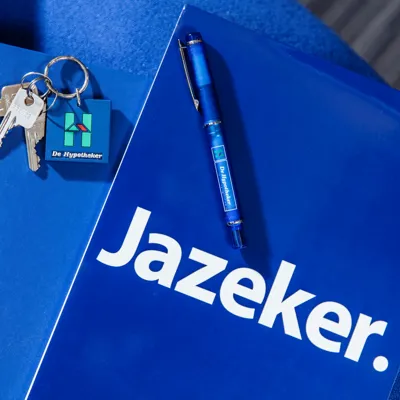 J8a2504 Social Media