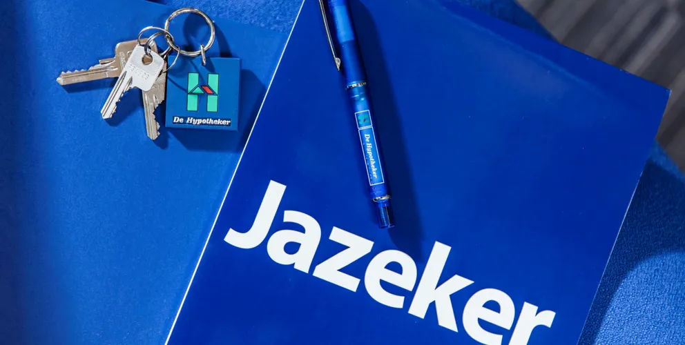 J8a2504 Social Media