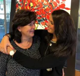 Jeanine (56) en Michelle (25) Verdoolaege, beide hypotheekadviseur bij De Hypotheker Bergen op Zoom.