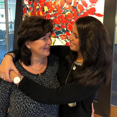 Jeanine (56) en Michelle (25) Verdoolaege, beide hypotheekadviseur bij De Hypotheker Bergen op Zoom.