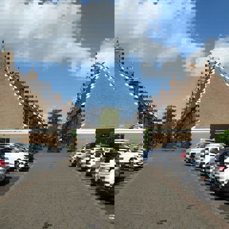 Pexels Timothy Huliselan 205951426 28384133