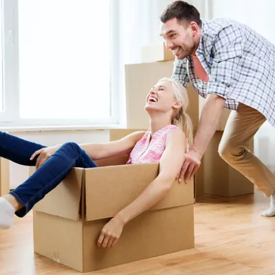 Stel Met Verhuisdozen 1