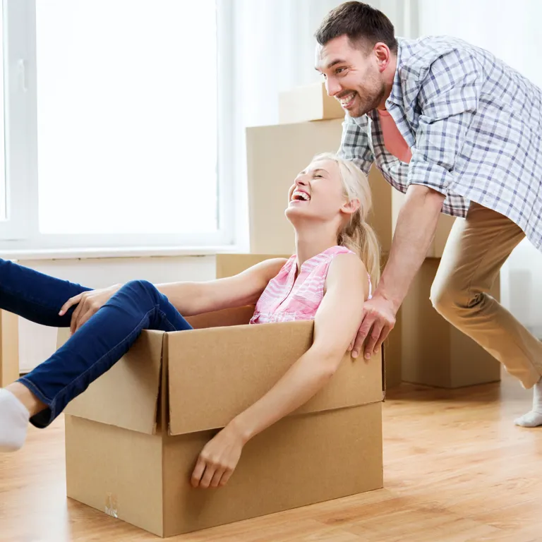 Stel Met Verhuisdozen 1